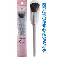 Soft Finish Cheek Brush - With Protective Cover - Image 2